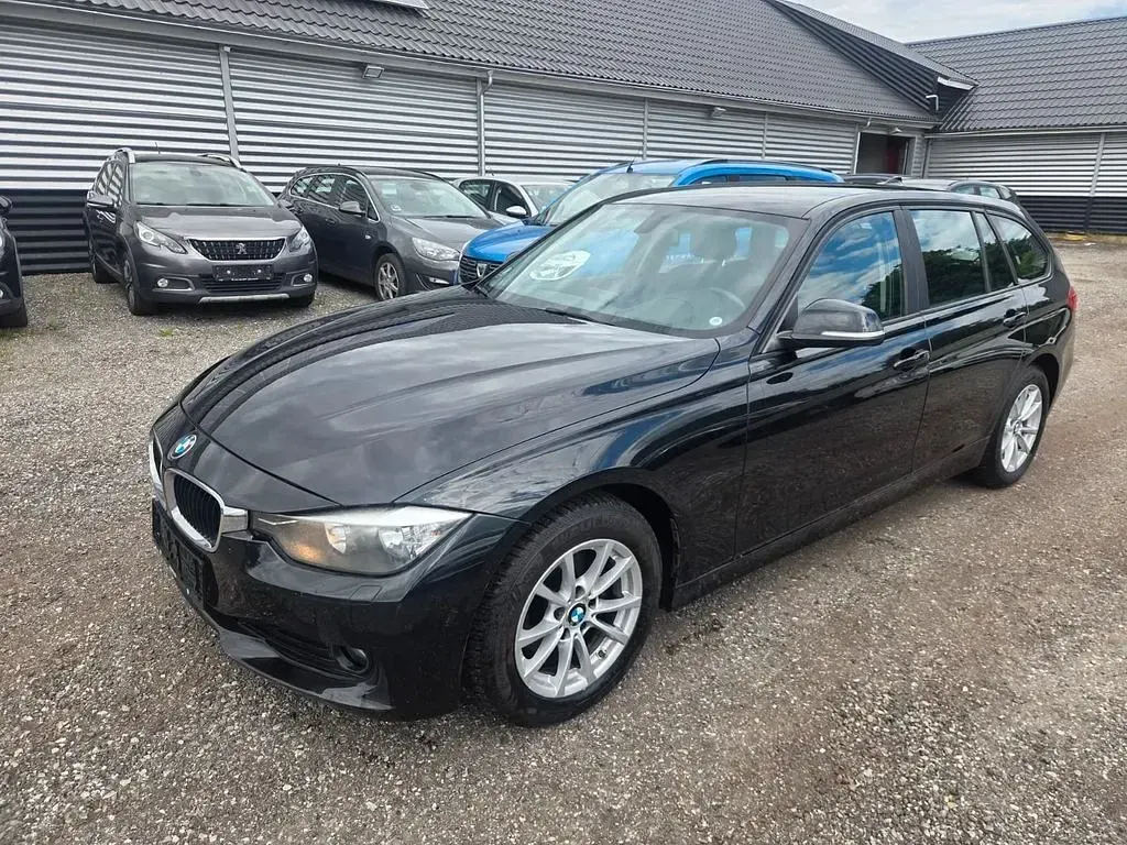 Gebraucht BMW 318 Sport Line 143 PS (105 kW) 2013 Schwarz Kombi