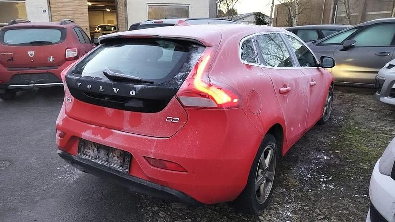 Gebraucht Volvo V40 Summum 120 PS (88 kW) 2016 Rot Limousine