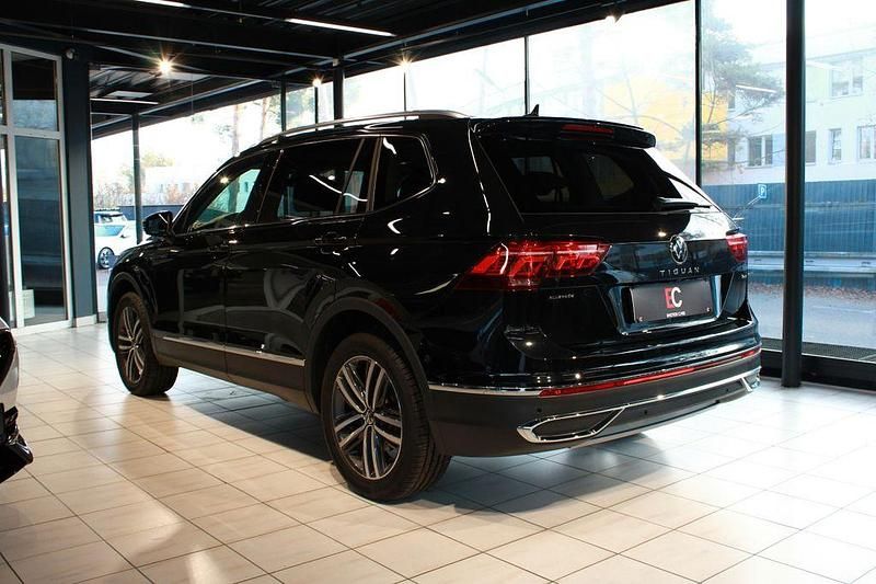 Gebraucht VW Tiguan Allspace Elegance 245 PS (180 kW) 2023 Schwarz SUV