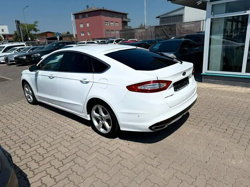 Gebraucht Ford Mondeo Titanium 179 PS (131 kW) 2016 Weiß Limousine