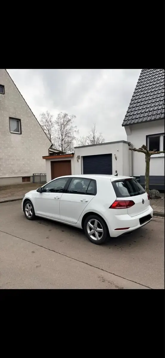 Gebraucht VW Golf VII 110 PS (80 kW) 2017 Weiß Limousine