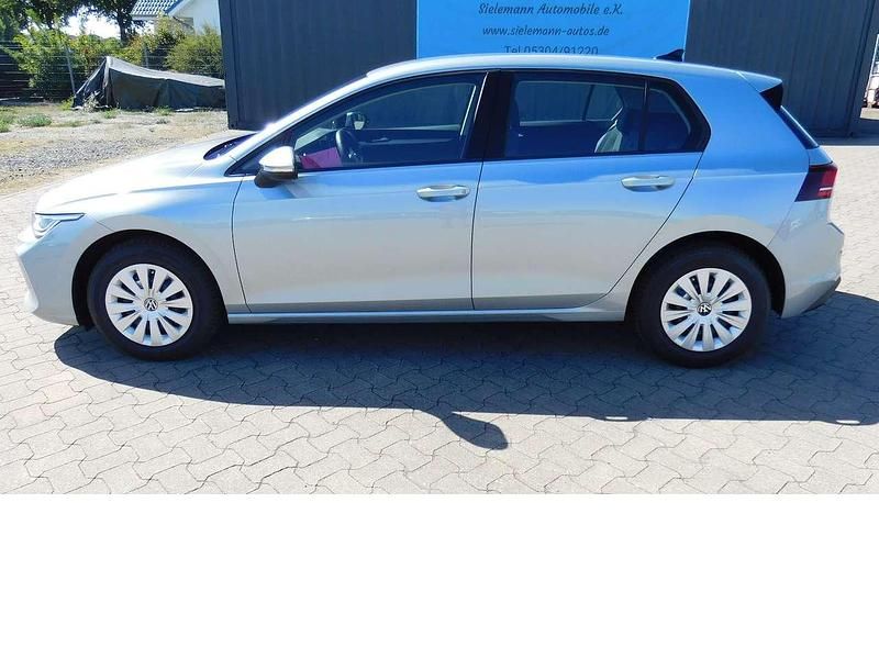 Silber Gebraucht 2024 VW Golf VIII Limousine | 21.690 € (Superpreis) - Bild 1/4