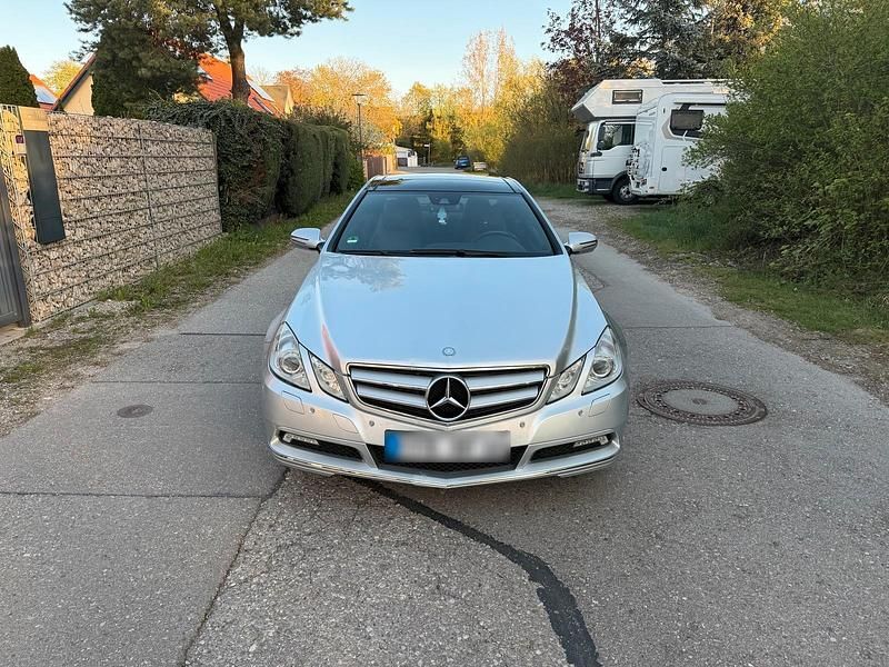 Gebraucht Mercedes E350 231 PS (169 kW) 2009 Silber Coupé
