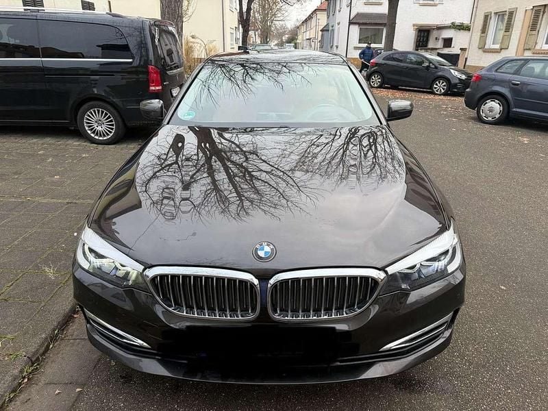Andere farben Gebraucht 2018 BMW 520 Efficient Dynamics Limousine | 25.900 € (Guter Preis) - Bild 1/4