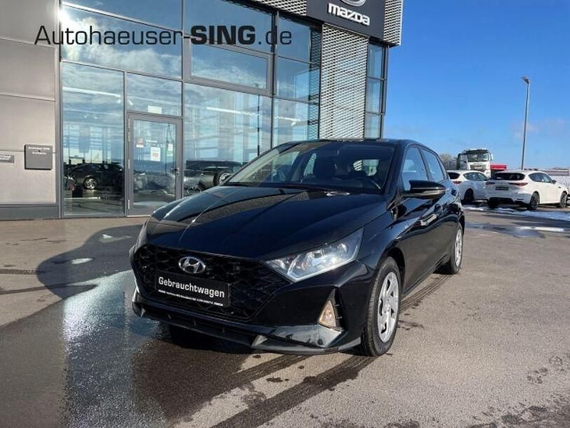 Gebraucht Hyundai i20 Select 101 PS (74 kW) 2020 Schwarz Kleinwagen