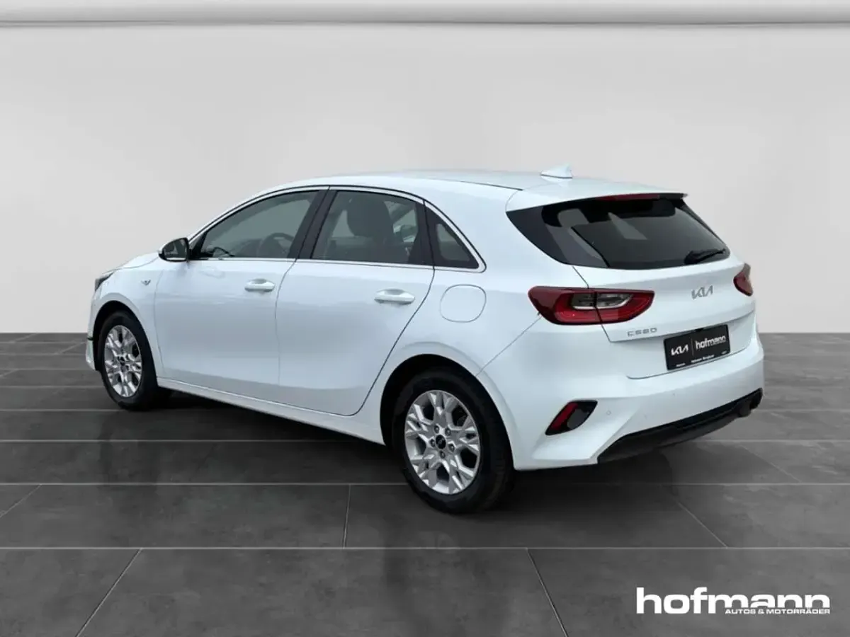 Gebraucht Kia Ceed Vision 101 PS (74 kW) 2024 Carraraweiss Kleinwagen