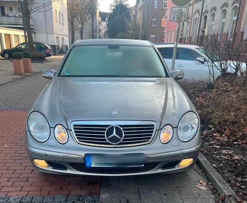 Grau Gebraucht 2006 Mercedes E280 Limousine | 4.500 € (Superpreis) - Bild 1/4