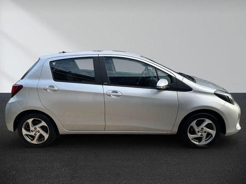 Gebraucht Toyota Yaris Hybrid 101 PS (74 kW) 2016 Silber Kleinwagen