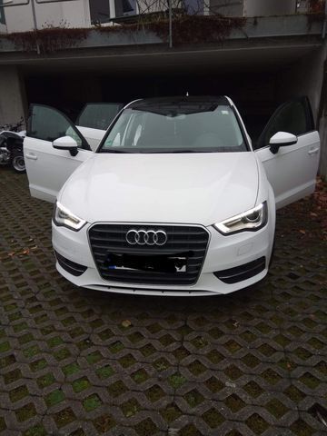 Gebraucht Audi A3 Sportback 170 PS (125 kW) 2015 Weiß Kleinwagen