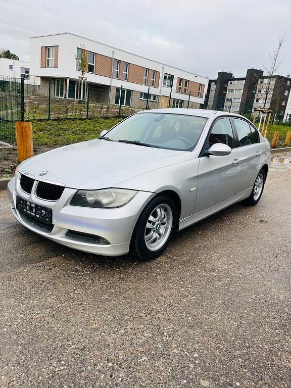 Silber Gebraucht 2007 BMW 318 Limousine | 2.500 € (Guter Preis) - Bild 1/4