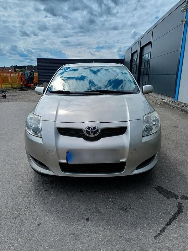 Silber Gebraucht 2008 Toyota Auris Limousine | 3.000 € (Fairer Preis) - Bild 1/4