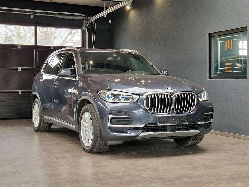 Grau Gebraucht 2021 BMW X5 xLine SUV | 40.899 € (Superpreis) - Bild 1/2