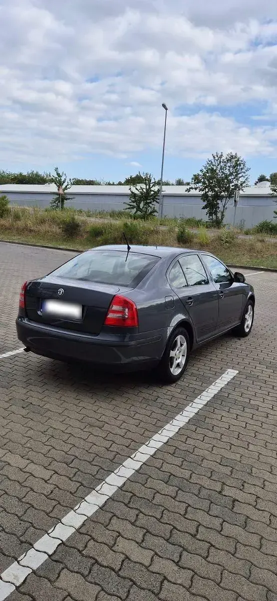 Gebraucht Skoda Octavia Family 102 PS (75 kW) 2012 Grau Limousine
