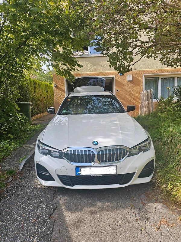 Weiß Gebraucht 2020 BMW 320 M Sport Kombi | 27.000 € (Guter Preis) - Bild 1/4