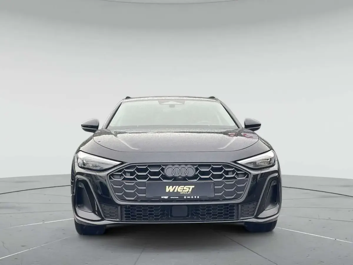 Gebraucht Audi A5 Sport 204 PS (150 kW) 2025 Mythosschwarz metallic Coupé