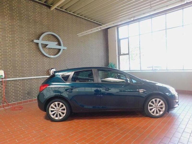 Gebraucht Opel Astra Active 140 PS (102 kW) 2013 Grün Limousine