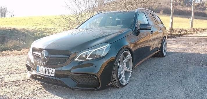 Schwarz Gebraucht 2014 Mercedes E250 Kombi | 12.999 € (Fairer Preis) - Bild 1/1