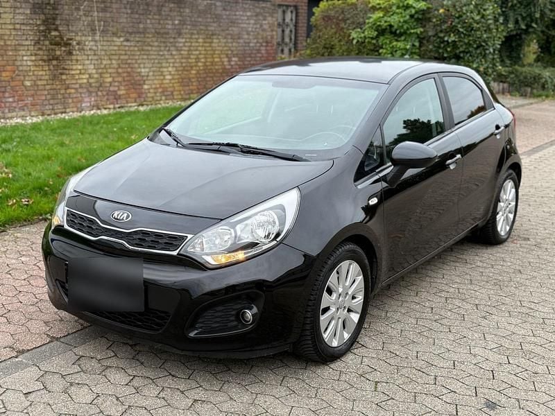 Schwarz Gebraucht 2015 Kia Rio Limousine | 4.950 € (Guter Preis) - Bild 1/4