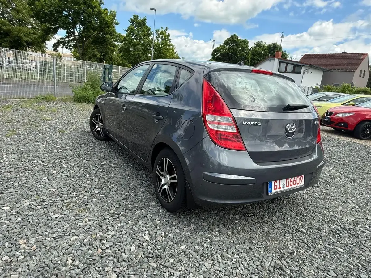 Gebraucht Hyundai i30 110 PS (80 kW) 2009 Grau Kleinwagen