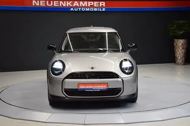 Używany Mini Cooper 156 KM (114 kW) 2024 Srebrny Hatchback