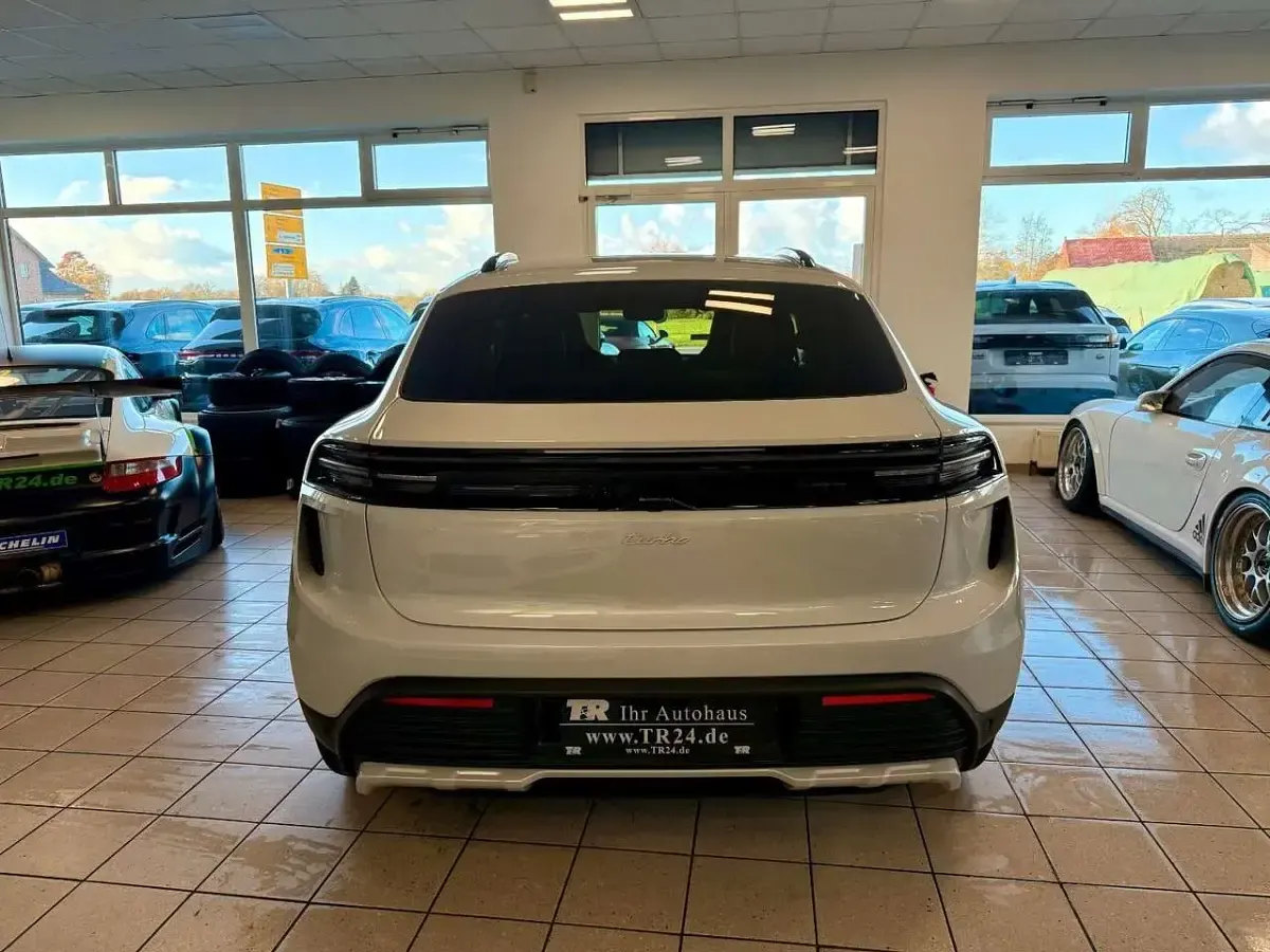 Gebraucht Porsche Macan Turbo 469 kW (639 PS) 2024 Grau SUV