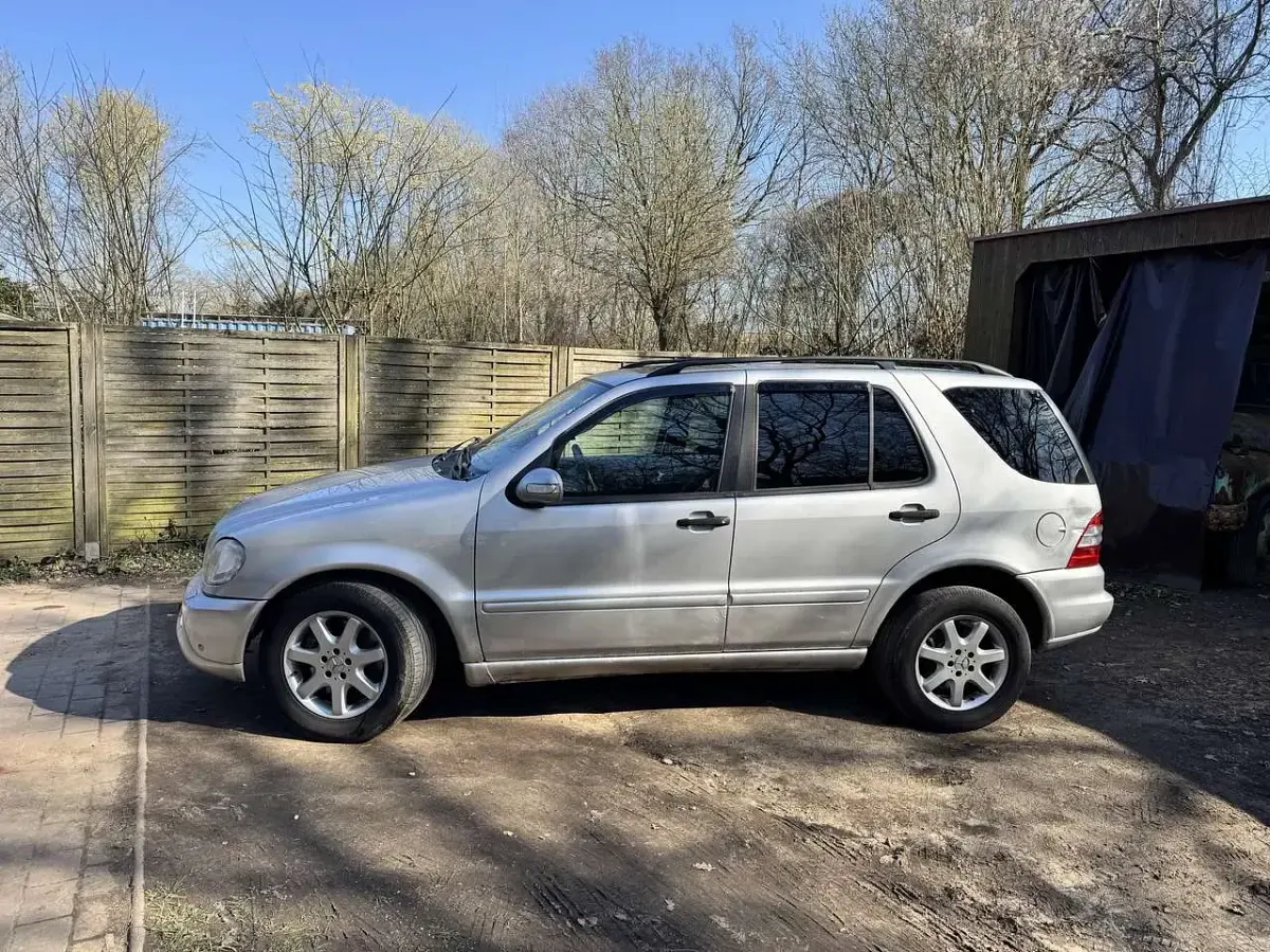 Gebraucht Mercedes ML270 163 PS (119 kW) 2002 SUV