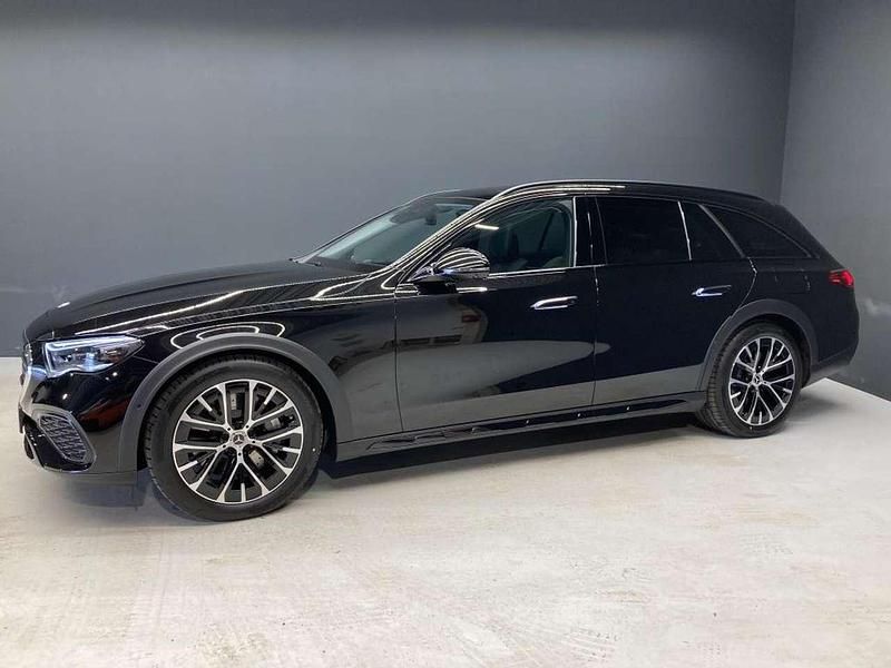 Obsidianschwarz Gebraucht 2024 Mercedes E300 Avantgarde Kombi | 79.890 € - Bild 1/3
