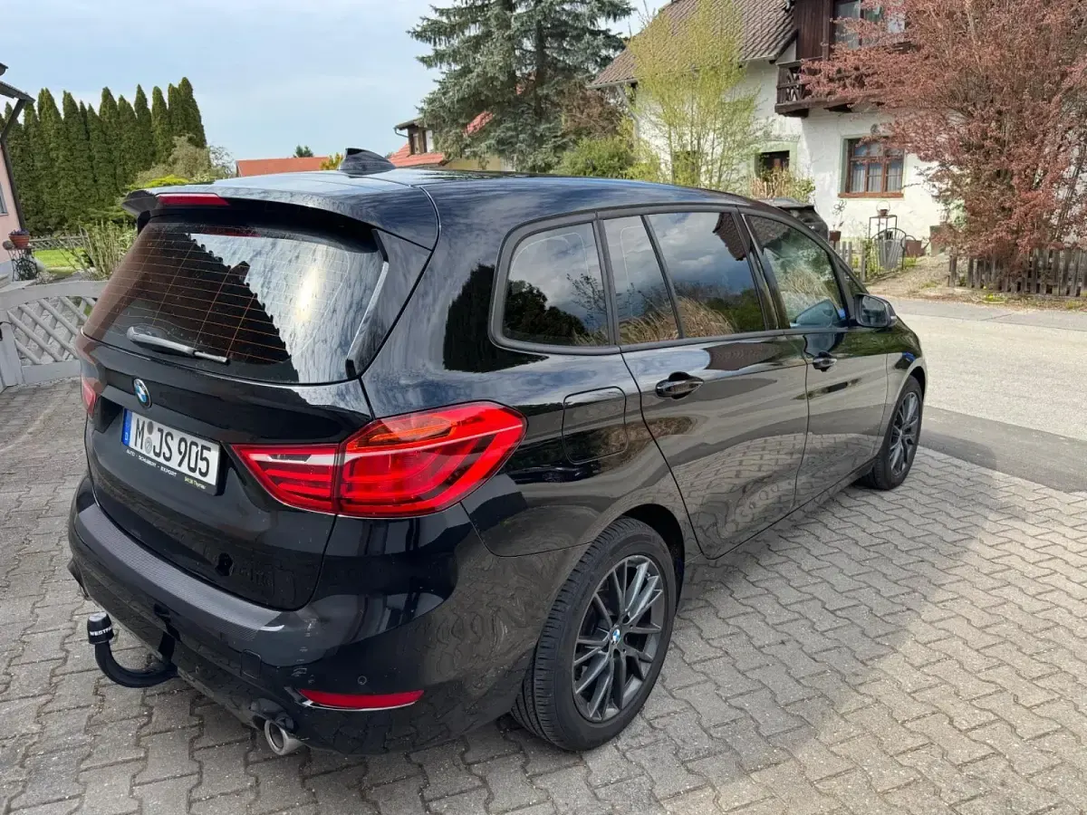 Gebraucht BMW 220 Gran Tourer Advantage 190 PS (139 kW) 2018 Schwarz Van / Kleinbus