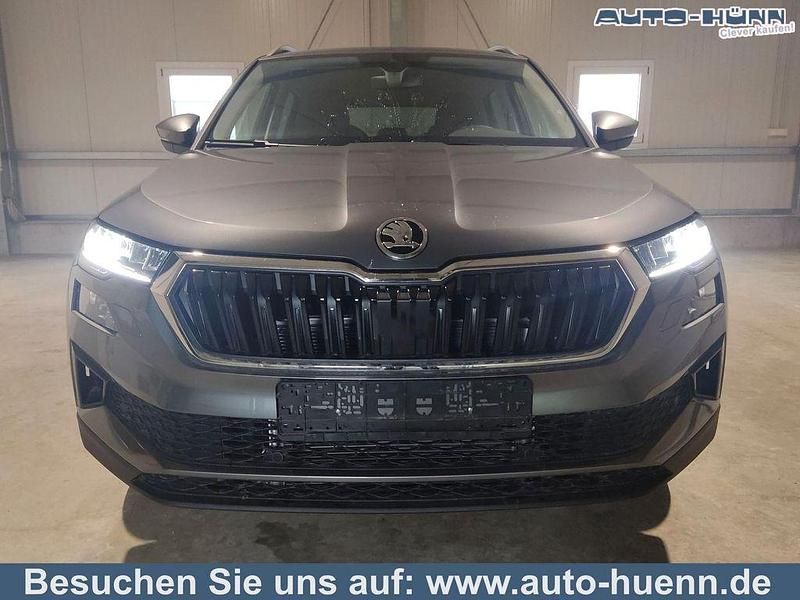 Graphitgrau metallic Neu 2025 Skoda Karoq Selection SUV | 34.490 € (Superpreis) - Bild 1/4