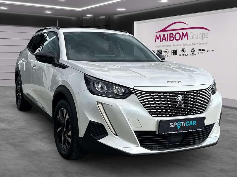 Gebraucht Peugeot e-2008 Allure 100 kW (136 PS) 2023 Perlmutt weiß SUV