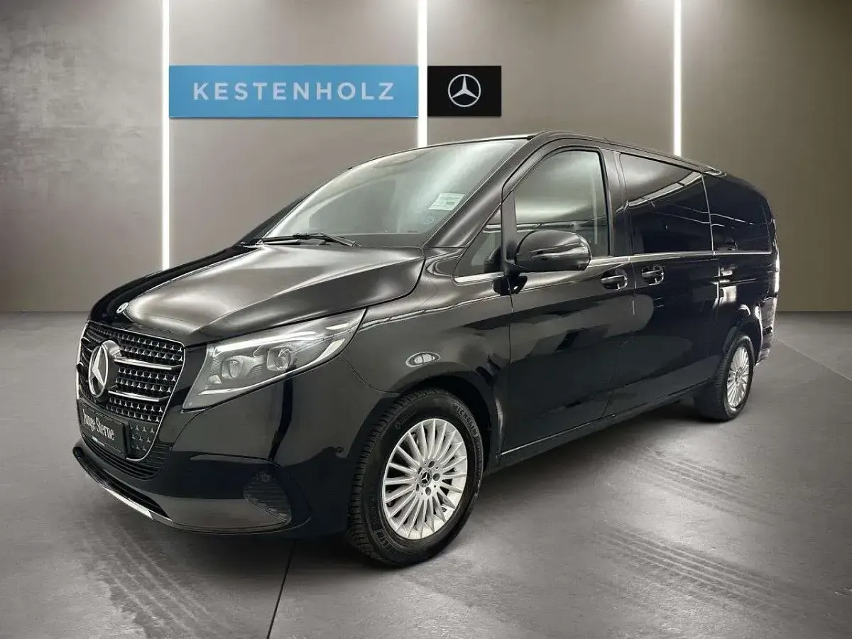 Gebraucht Mercedes V300 Avantgarde 237 PS (174 kW) 2025 Obsidianschwarz Van / Kleinbus