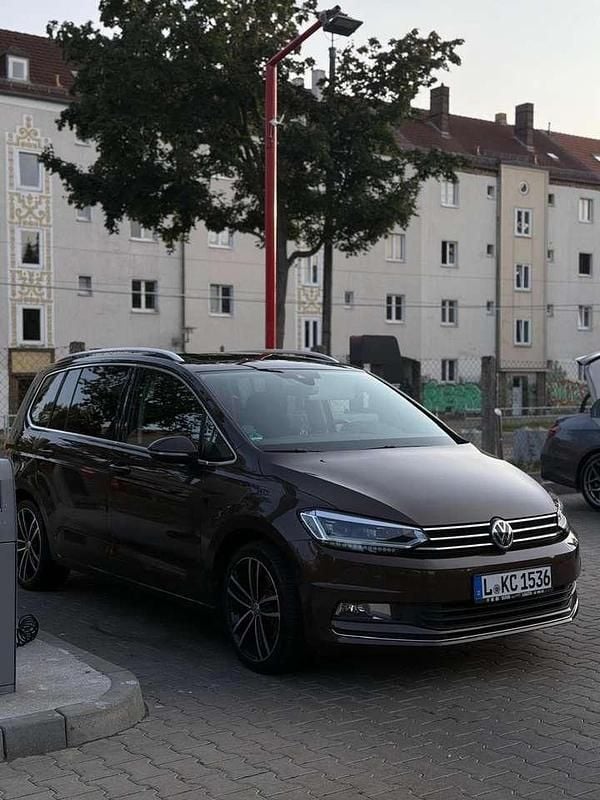 Gebraucht VW Touran Highline 150 PS (110 kW) 2016 Braun Van / Kleinbus