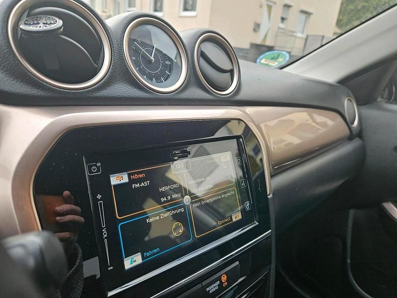 Gebraucht Suzuki Vitara Comfort 120 PS (88 kW) 2017 Schwarz SUV