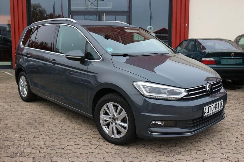 Gebraucht VW Touran Highline 150 PS (110 kW) 2021 Grau Van / Kleinbus