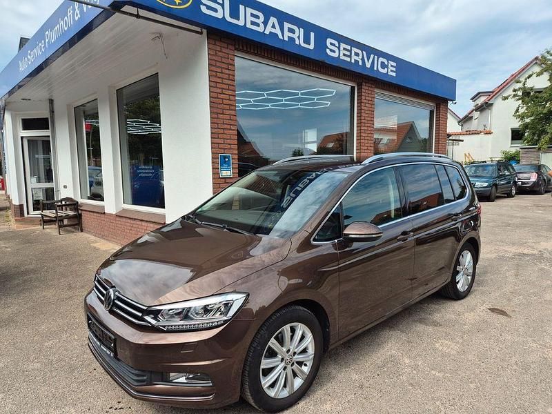 Braun Gebraucht 2016 VW Touran Highline Van / Kleinbus | 19.990 € (Guter Preis) - Bild 1/4