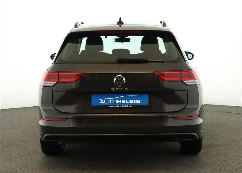Gebraucht VW Golf VIII Life 150 PS (110 kW) 2022 Uranograu Kombi