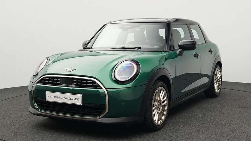 Grün Gebraucht 2024 Mini Cooper Favoured Kleinwagen | 27.683 € (Fairer Preis) - Bild 1/4