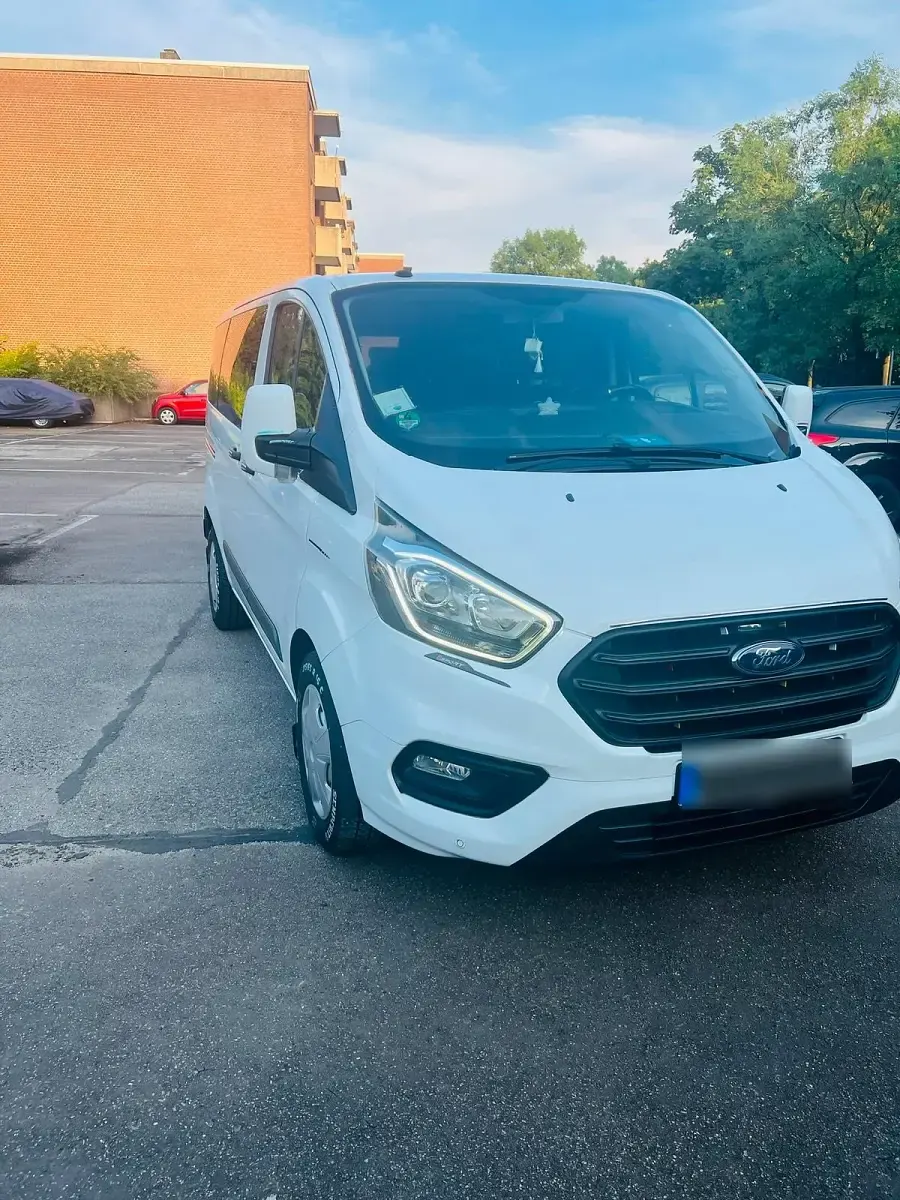 Gebraucht Ford Tourneo 105 PS (77 kW) 2018 Weiß Van / Kleinbus