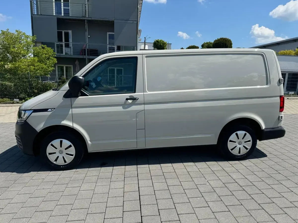 Gebraucht VW Transporter 150 PS (110 kW) 2021 Grau Van