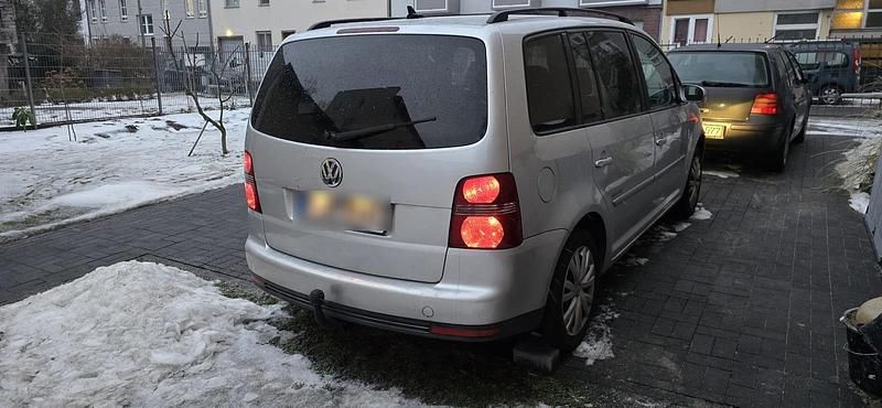 Gebraucht VW Touran 106 PS (77 kW) 2008 Grau Van / Kleinbus