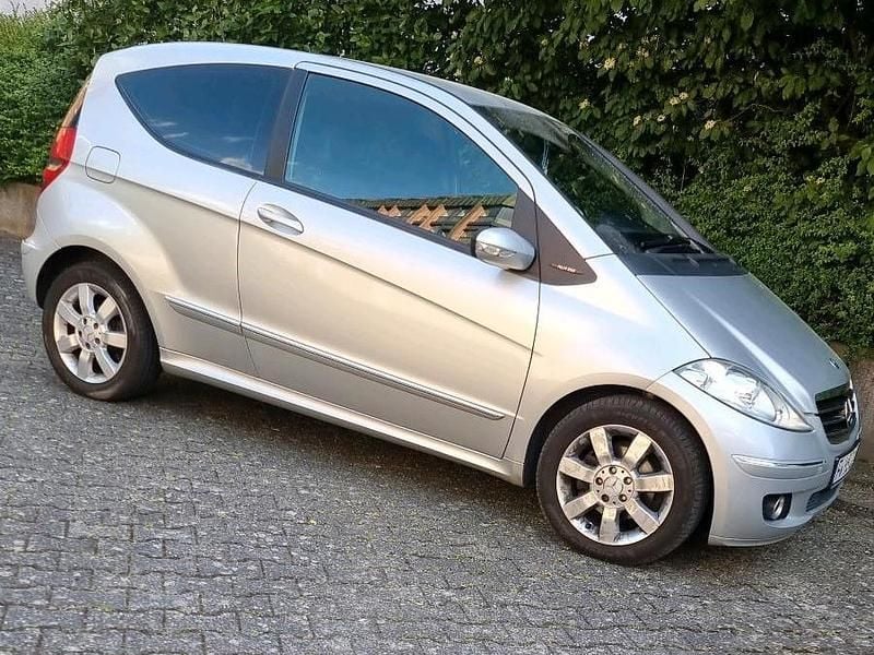 Silber Gebraucht 2008 Mercedes A180 Coupé | 2.000 € - Bild 1/4