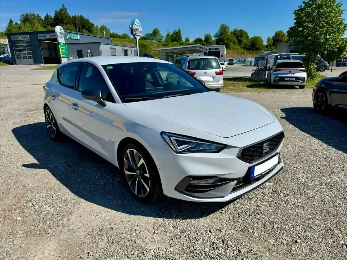 Gebraucht Seat Leon FR 131 PS (96 kW) 2022 Weiß Limousine