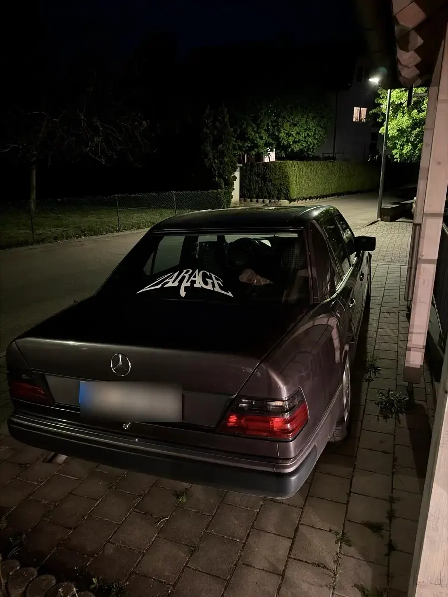 Gebraucht Mercedes E250 126 PS (92 kW) 1992 Braun Limousine