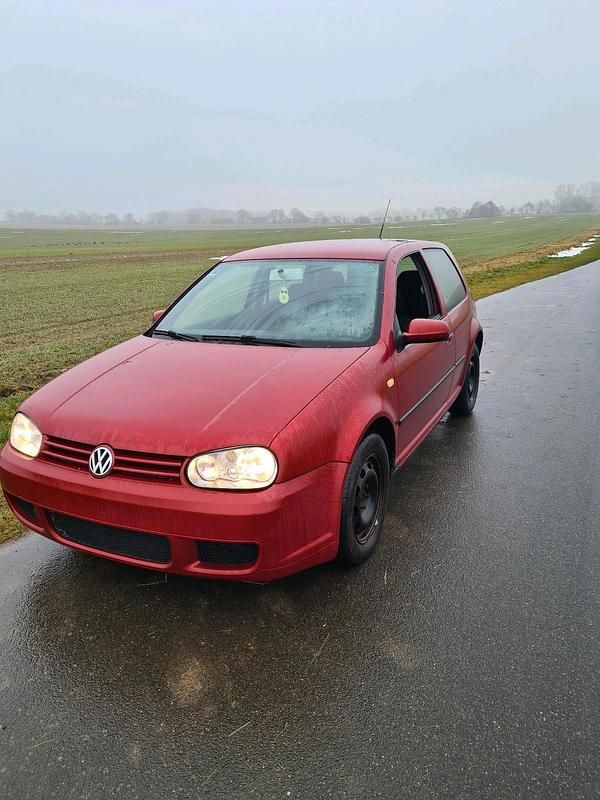 Rot Gebraucht 1999 VW Golf IV Kleinwagen | 500 € (Guter Preis) - Bild 1/4