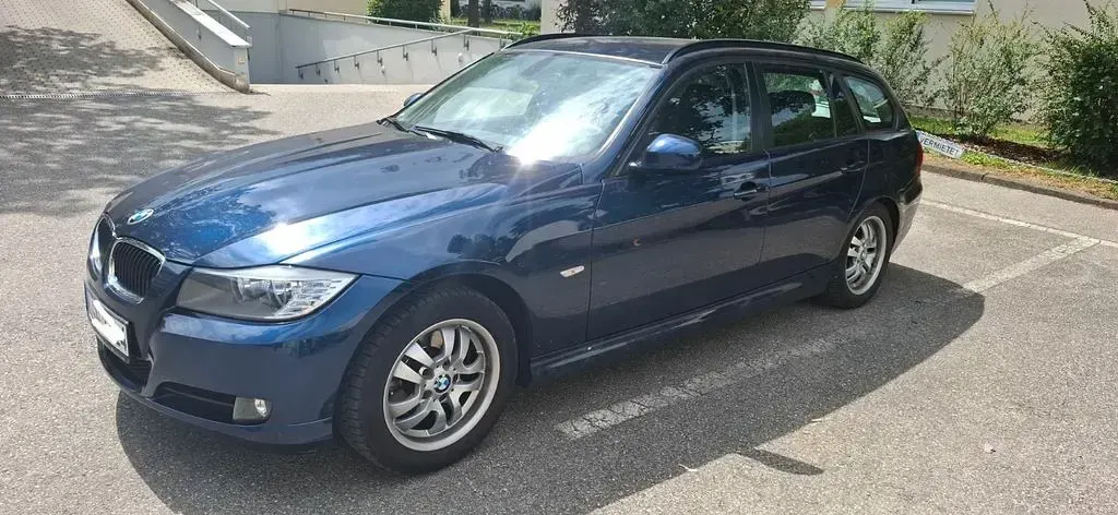 Gebraucht BMW 318 143 PS (105 kW) 2011 Blau Kombi