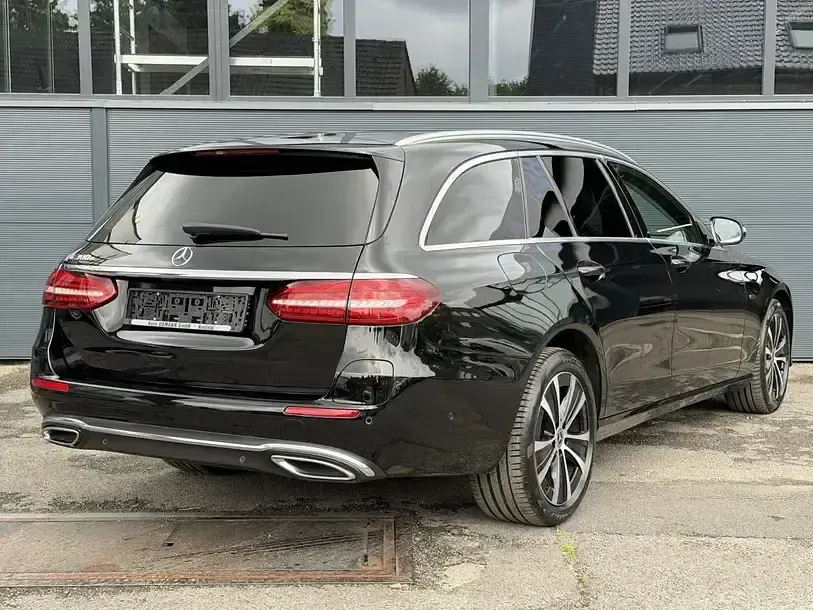Gebraucht Mercedes E300 211 PS (155 kW) 2021 Schwarz Limousine