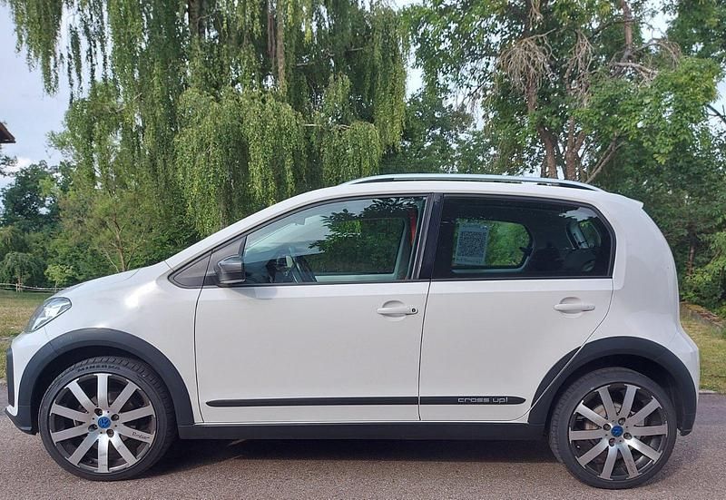 Weiß Gebraucht 2017 VW cross up! Kleinwagen | 6.200 € (Superpreis) - Bild 1/4