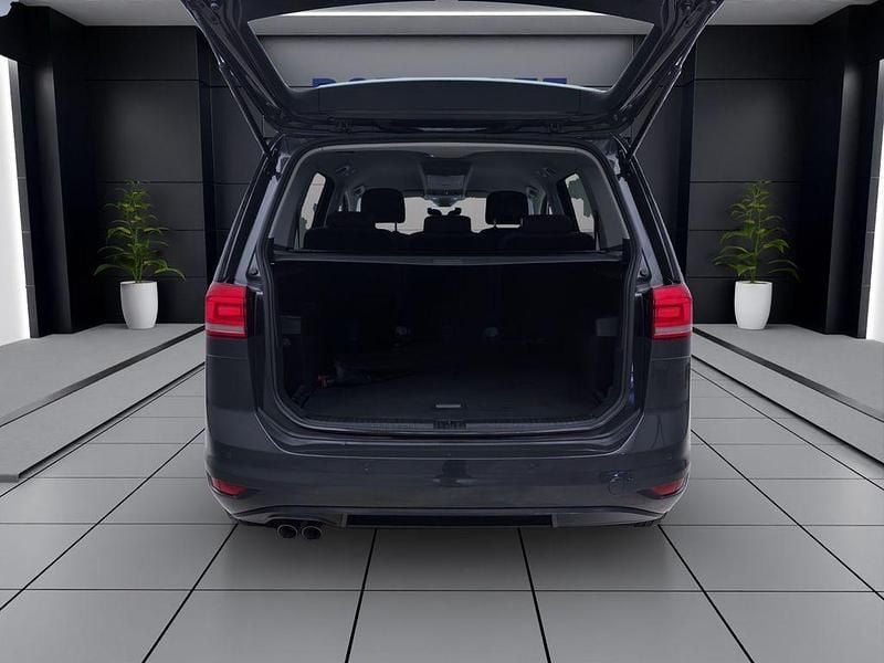 Gebraucht VW Touran Active 150 PS (110 kW) 2022 Grau Van / Kleinbus