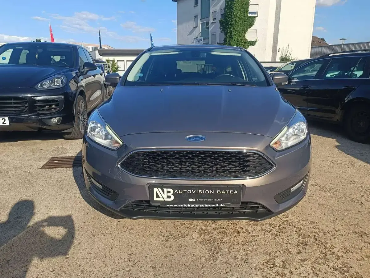 Gebraucht Ford Focus Ambiente 101 PS (74 kW) 2015 Grau Limousine