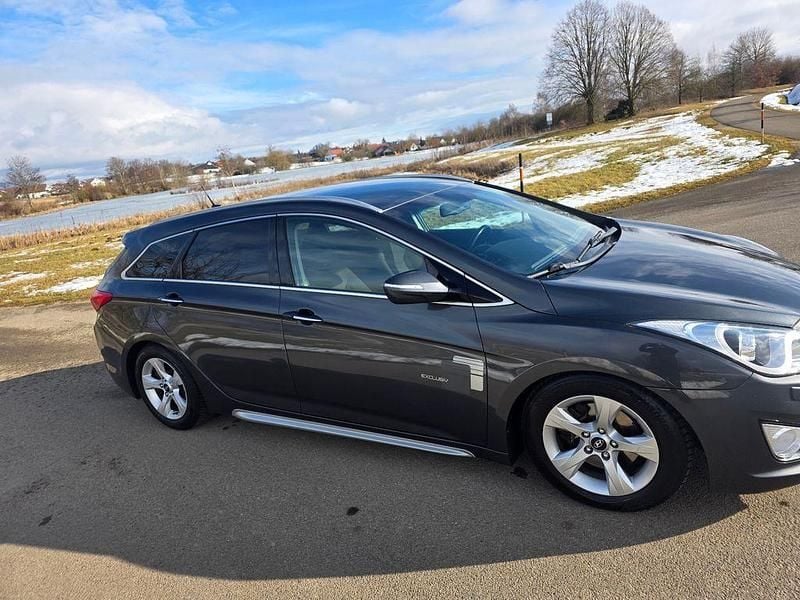 Grau Gebraucht 2013 Hyundai i40 Premium Kombi | 6.200 € (Fairer Preis) - Bild 1/4